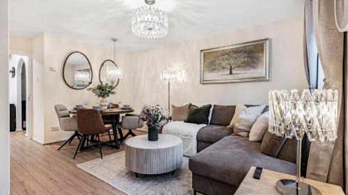 Barnt Green House | Luxurious 2-Bed Home Near NEC, BHX Airport & JLR Ideal for Contractors or Lesiure Stays