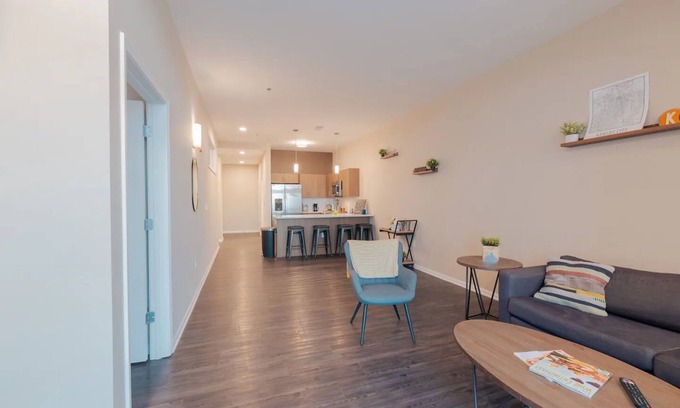 North Kansas City Apartment | Luxurious 2BR Private Balcony