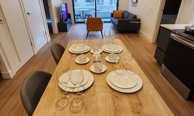 City West Apartment | Luxurious 2BR 2B Unit w/ Amenities