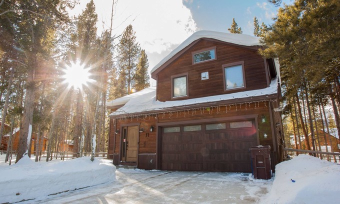 Breckenridge House | Luxurious 3 bed mountain home with hot tub
