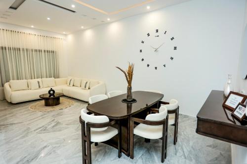 El Bassatine Apartment | LUXURIOUS 3-Bedroom Apartment in Prime Location,Tunis