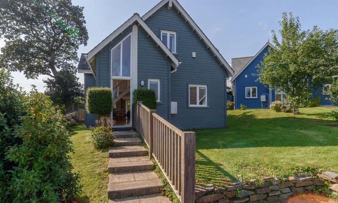 St Austell House | Luxurious 3 Bedroom New England Style Villa - Trewhiddle V7