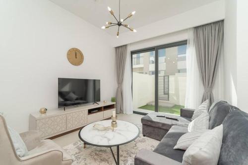 Dubai Villa | Luxurious 3 BR with Maid Room in Arabian Ranches 2