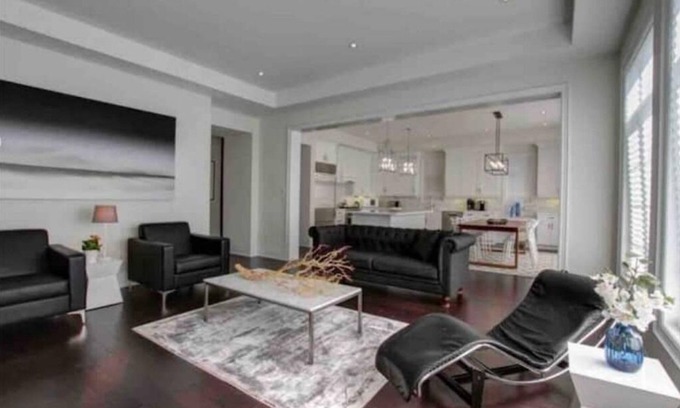 Oakville House | Luxurious 4 Bedroom home.n