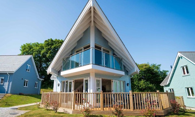 St Austell House | Luxurious 4 Bedroom New England Style Villa - Trewhiddle V4