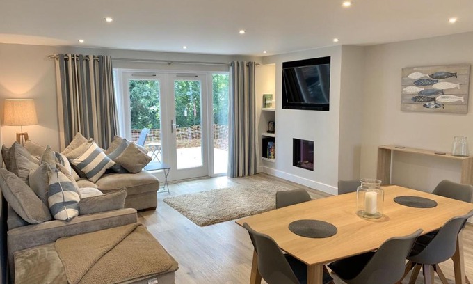 St Austell House | Luxurious 4 Bedroom New England Style Villa - Trewhiddle V13