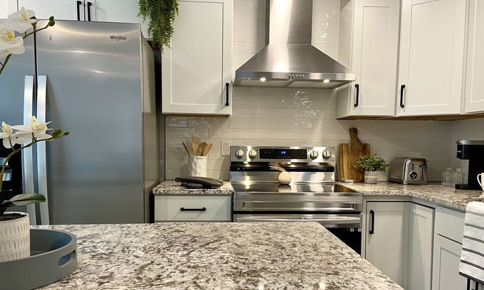 Sandtown House | Luxurious 4 Bedrooms with 5 Beds and 3 Bath within Cascade neighborhood