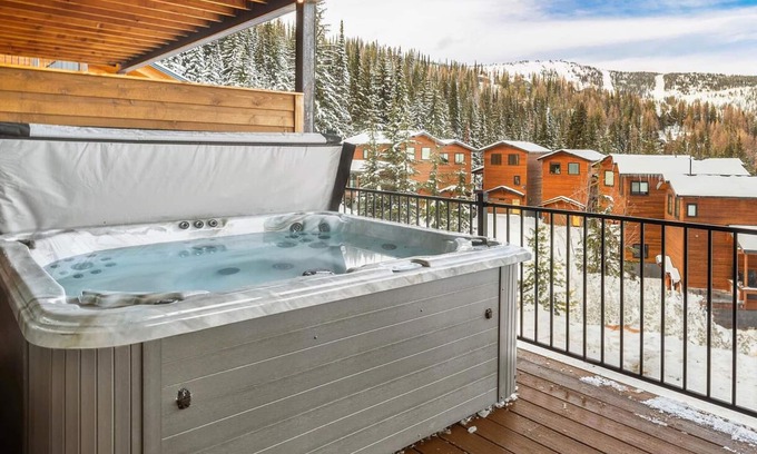 Sandpoint Condo | Luxurious 4BR Mountain Chalet at Schweitzer w/Epic Views, Hot Tub, Pet-Friendly