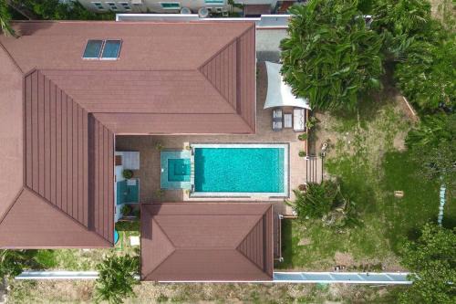 Wichit Villa | Luxurious 5-Bedroom , 24 hour security , jacuzzi ! V45