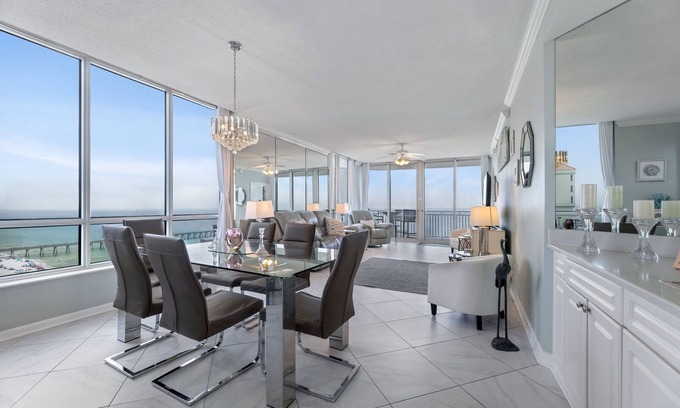 Navarre Beach Condo | Luxurious 5★ Gulf-Front 3BR Condo: Heated Pool, Spa, Gym & Free Beach Chairs