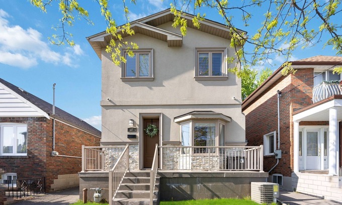Broadview North House | Luxurious 5BR-4WR Home in Downtown Toronto – Modern, Spacious & Cozy Retreat!