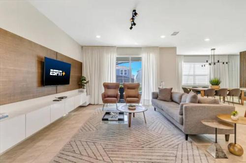 Davenport House | Luxurious 5br W Pool, Spa, Game Room & Bbq Grill