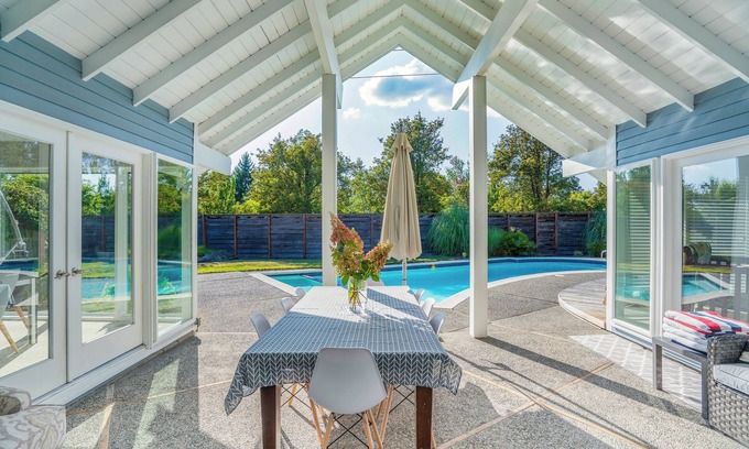 Clyde Hill Villa | Luxurious 6-bedroom Villa with Pool in Clyde Hill