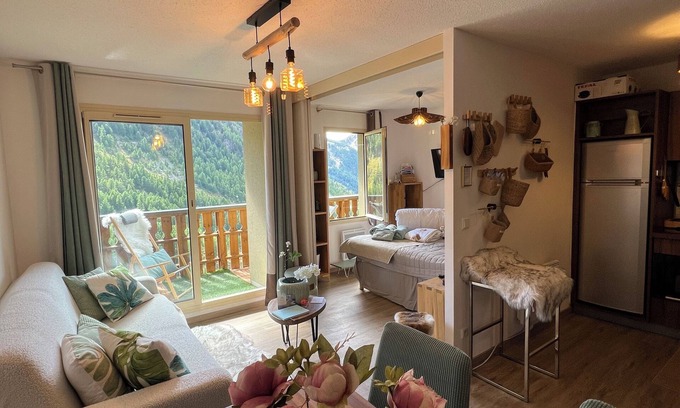 Isola Apartment | Luxurious 6 pers 2 bedrooms, Center, 100m from the slopes, all pedestrian, terrace