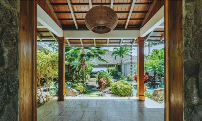 Kailua House | Luxurious 6BR Private Hawaiian Oceanfront Villa