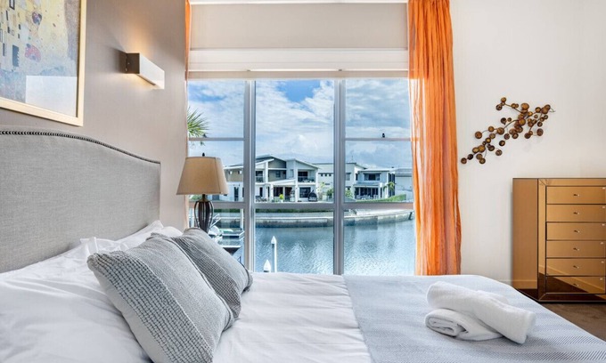 Biggera Waters House | Luxurious 6BR Retreat W/Pool & Port @BiggeraWaters