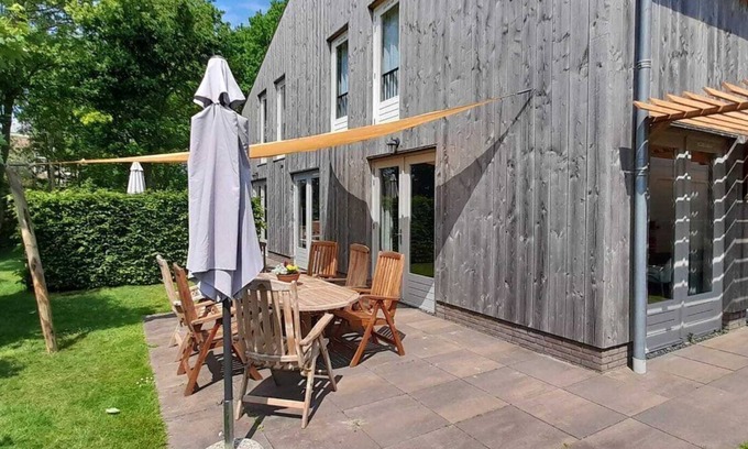 Grijpskerke House | Luxurious 8-person holiday apartment with free Internet in Grijpskerke, Walcheren