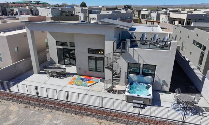 North Valley House | Luxurious Abode with Hot Tub and Rooftop Deck