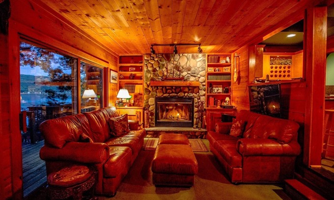 Pulteney Cottage | Luxurious and Fun Super Compound with Separate Guest House & Two Hot Tubs