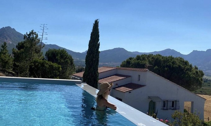 Moncale Villa | Luxurious apartment with panoramic views and heated pool - near Calvi