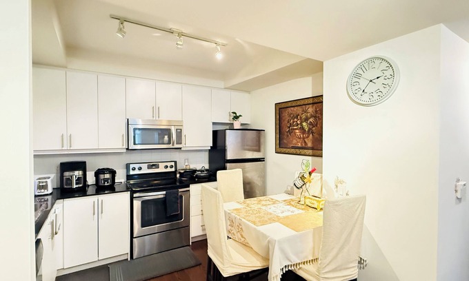 North York Condo | Luxurious apartment in North York