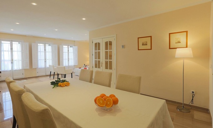 Museo Apartment | Luxurious Apartment in Epicentro: Parking + Free Wi-Fi, A/C, 3 BR + 3 WC, no noise
