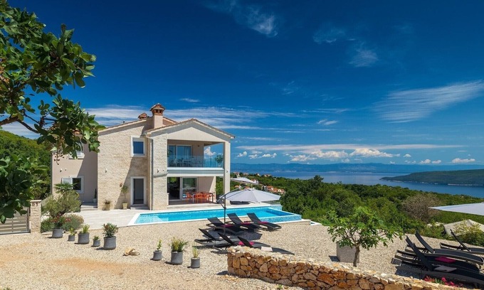Zagore Apartment | Luxurious apartment with fantastic sea views and a fireplace