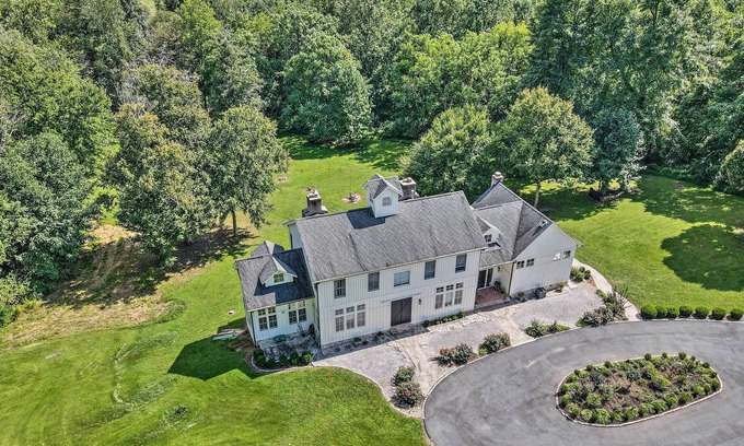 Beallsville House | Luxurious Beallsville Retreat: Near Vineyards