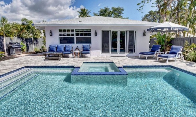 Delray Beach House | Luxurious Boutique Villa w/Private Pool, Hot Tub, EV Charger in Heart of Delray