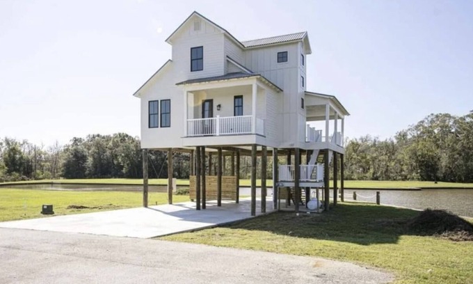 Perry House | Luxurious Camp In Sportsman’s Paradise
