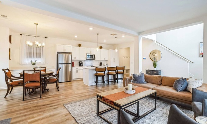 Hidden Valley House | Luxurious Charm & Comfort: Your Perfect Getaway; 6 mi from Downtown Charlotte!
