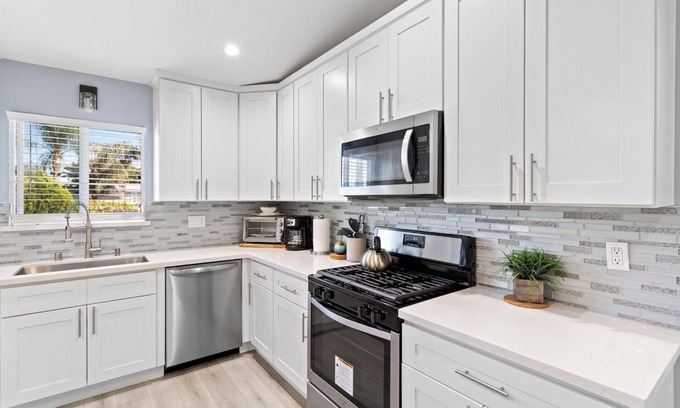 Moreno Valley House | Luxurious & Charming 4BR Getaway in Moreno Valley