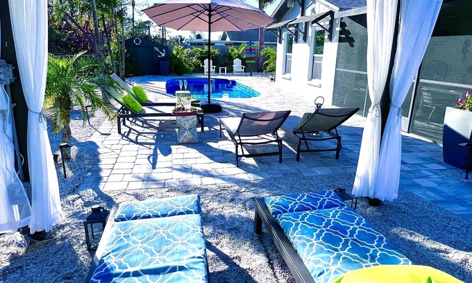 South Venice House | Luxurious Coastal 3 bed 2 Bath Private Pool minutes from Beach