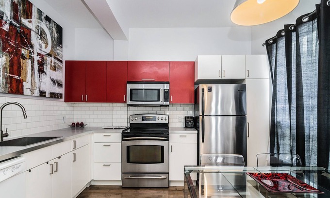 Sainte-Marie Cottage | Luxurious Cottage Old Port& Downtown 2 Bdrms 2-Parking Spaces Right behind House