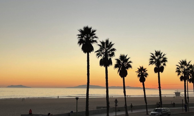 Port Hueneme Condo | Luxurious Cozy Beach Front Condo!(Steps to the sand)