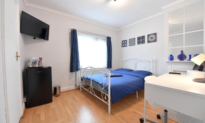 Lavender Fields House | Luxurious double room free parking