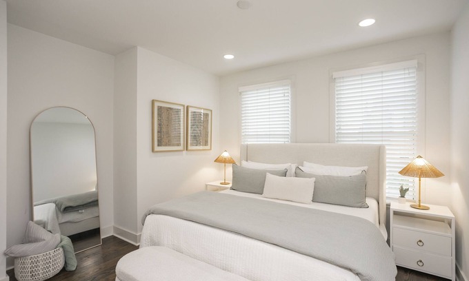 Buena Vista House | Luxurious Downtown Home w/HUGE Rooftop! 1.5m to Broadway!