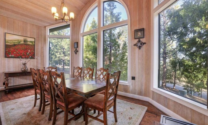 Shaver Lake House | Luxurious Escape-DOUBLE Masters/GOURMET Kitchen