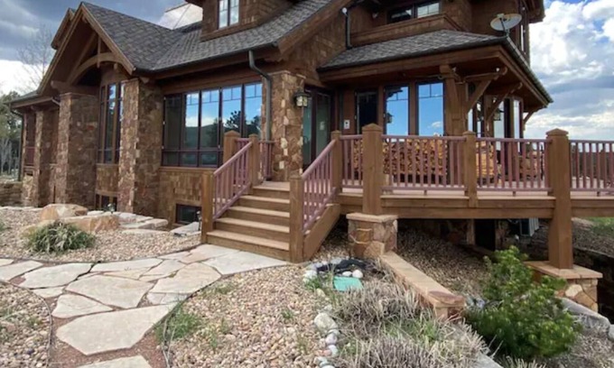 Indian Hills House | Luxurious executive mountain retreat