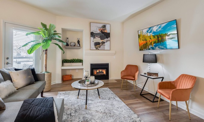 Roseville Apartment | Luxurious Furnished Apartment + Private Garage