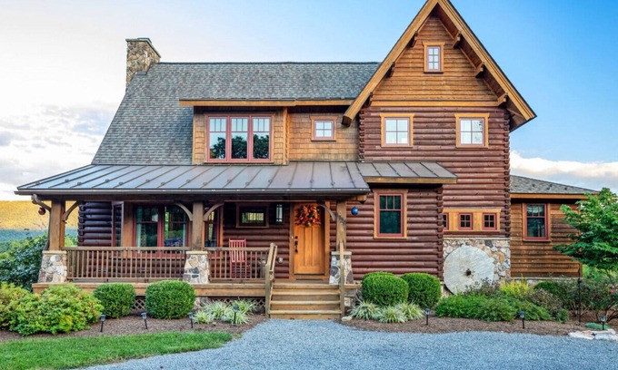 Fort Valley Cabin | Luxurious, Game Room, Mountain Views