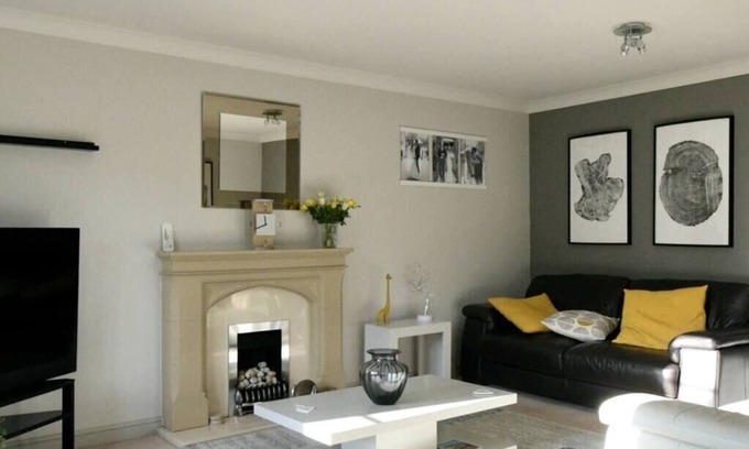 Ilkley House | Luxurious and Serene 2BD Town House in Burley