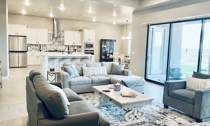 Las Cruces House | Luxurious Golf Course Retreat w/Backyard & Game Room