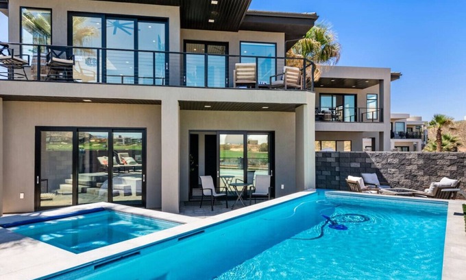 Hurricane House | Luxurious Golf Haven ~ Pool & Spa ~ Stunning View