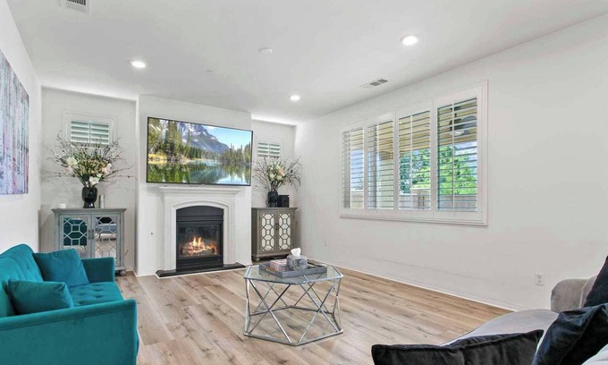 Fontana House | Luxurious Haven on Curry Pl