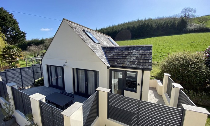 Torpoint House | Luxurious home in secluded location with rural views just 5 mins drive to beach