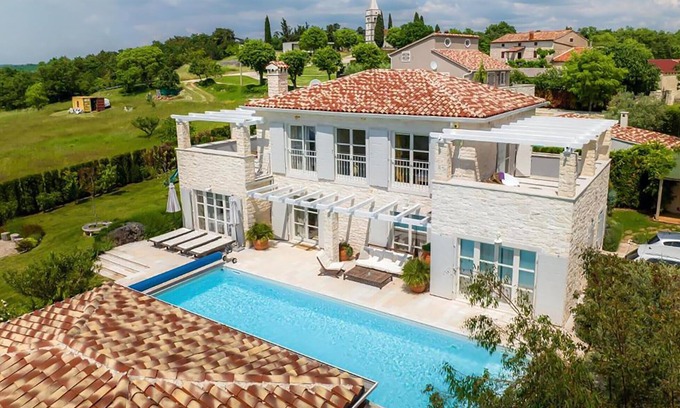 Baderna House | Luxurious home in Visnjan with private swimming pool, can be inside or outside