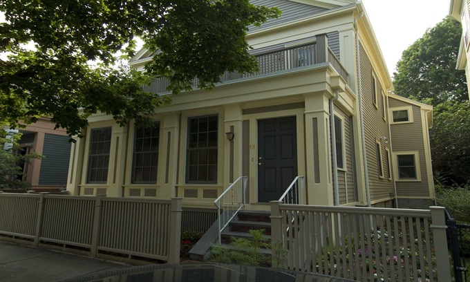 Inman Square House | Luxurious home rents 1 of 2 rooms w/ kitchen, living & dining room use M807#3