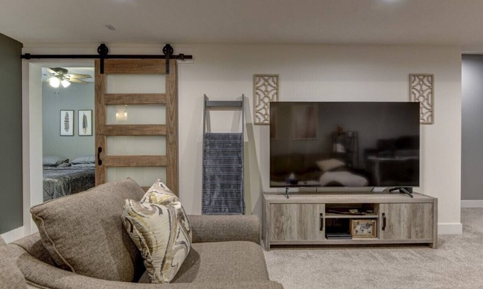 South Central Omaha House | Luxurious House in Aksarben