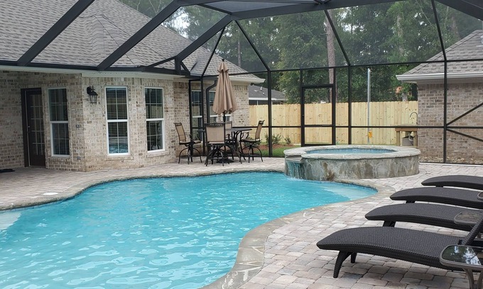 Foley House | Luxurious House ~Sleeps 25/7 baths~Private Pool/Spa & Pickleball Ct, Pets/Beach